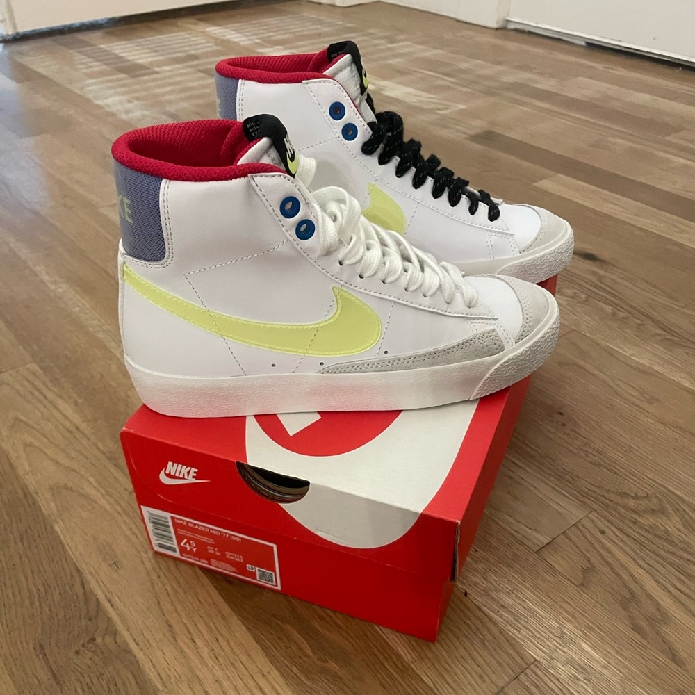 Nike Blazer Mid ‘77          BRAND NEW! Big kids size 4.5